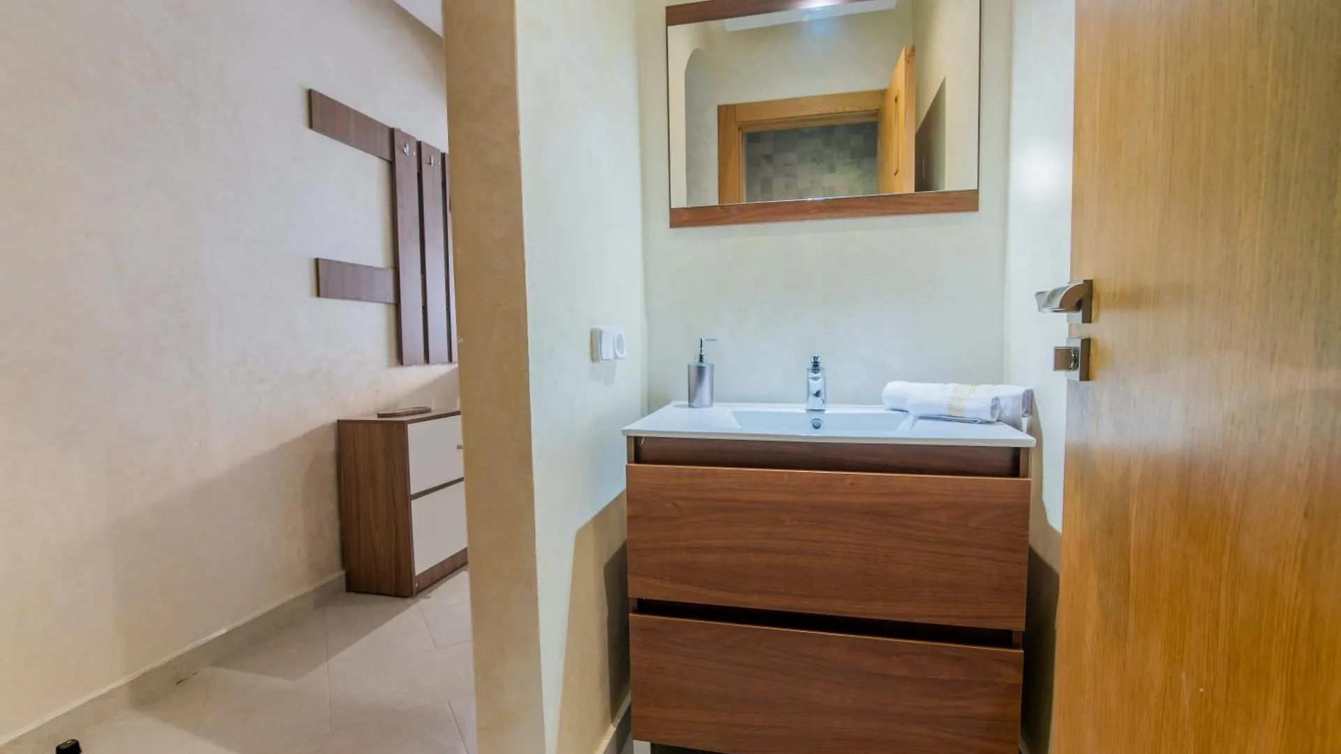 Luxury Seafront Apartment 102Sqm With Wi-Fi And Parking Agadir